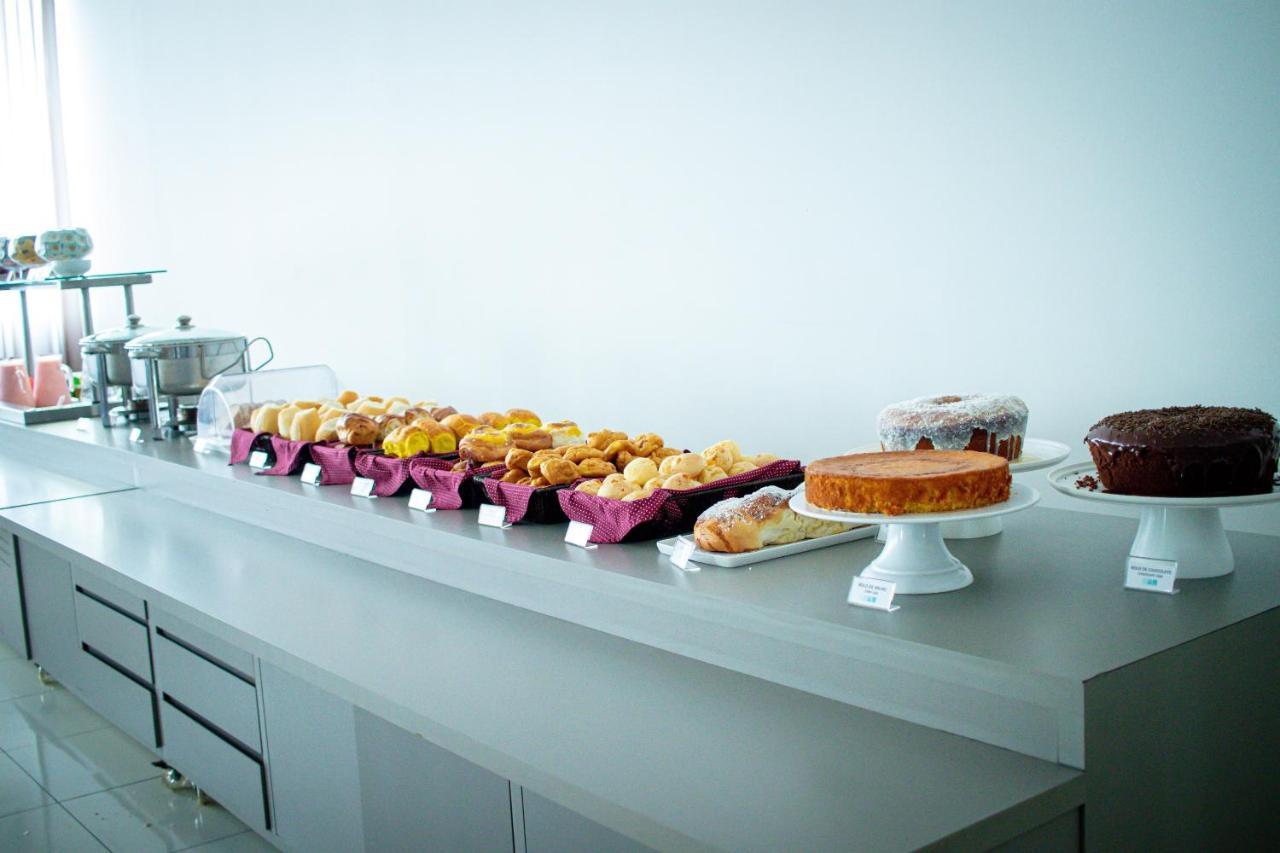 Hotel H2 Congonhas Congonhas  Esterno foto A selection of cakes