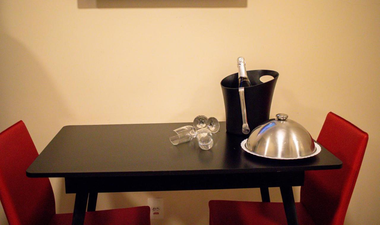 Hotel H2 Congonhas Congonhas  Esterno foto A champagne bucket