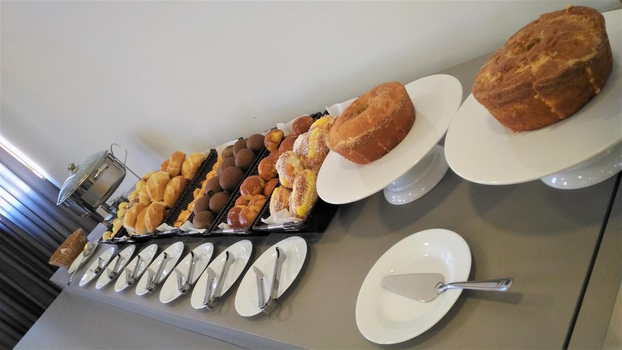 Hotel H2 Congonhas Congonhas  Esterno foto A selection of bread and pastries