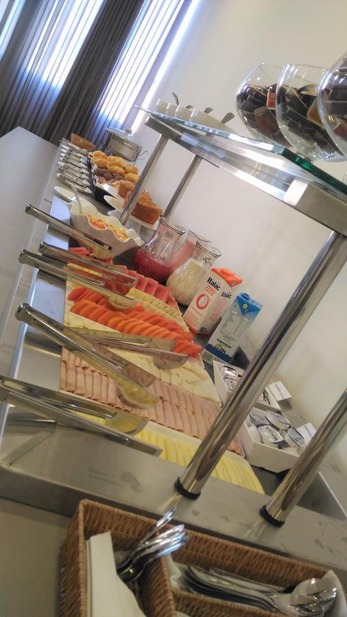 Hotel H2 Congonhas Congonhas  Esterno foto A buffet at a hotel